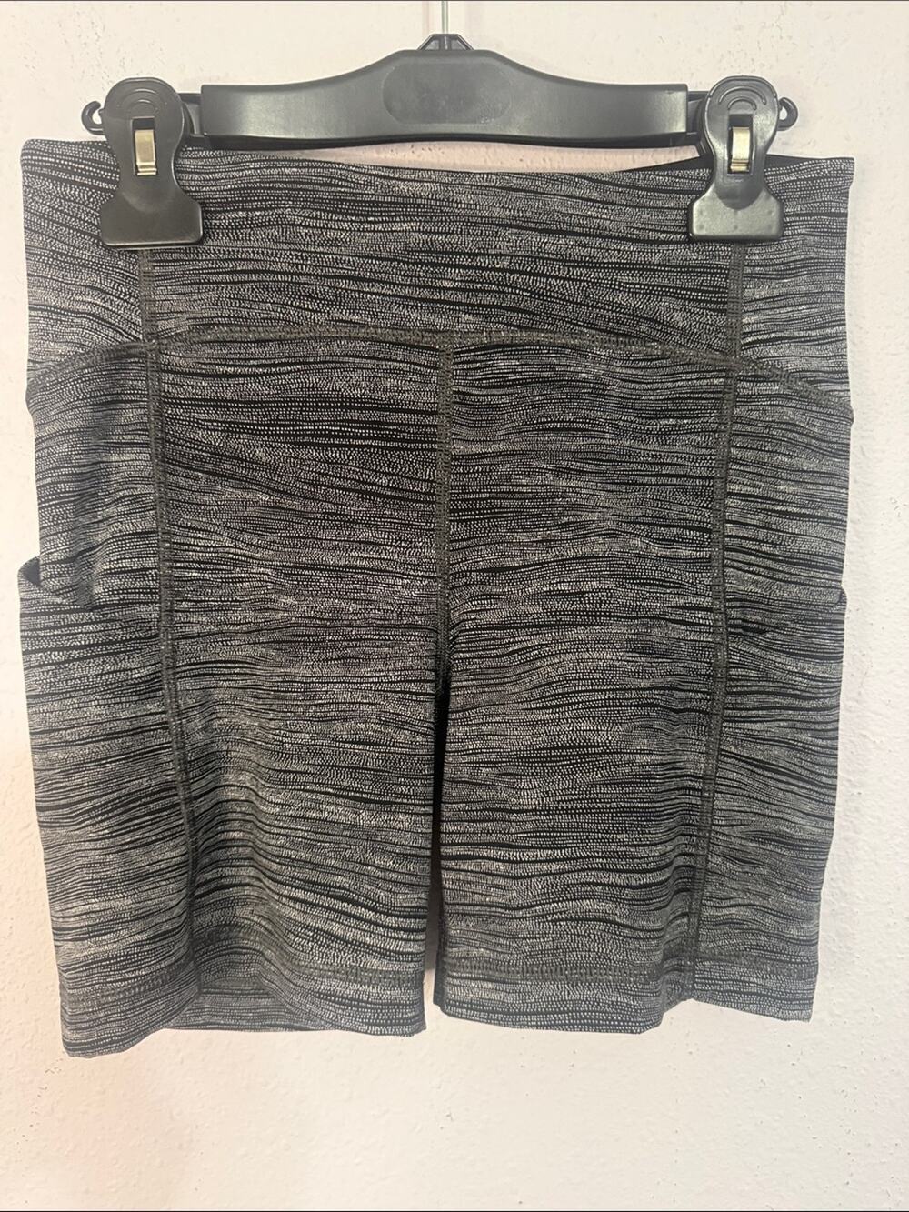 Lululemon Women Heather Gray Bike Shorts Size 6